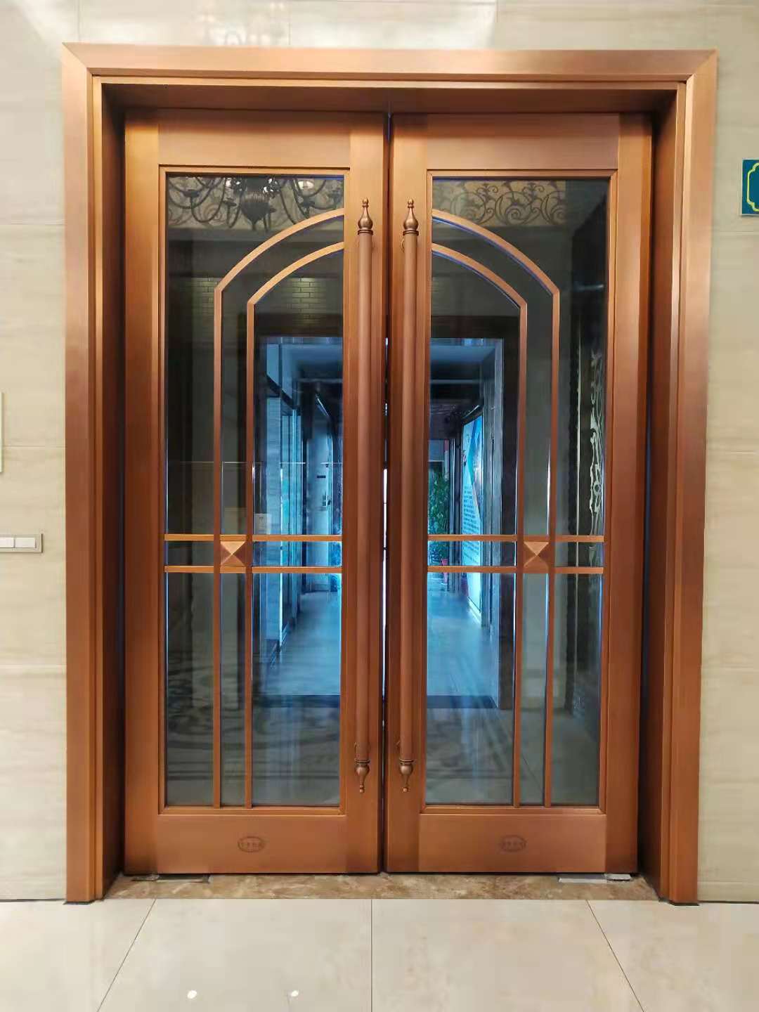 玻璃铜门实物图